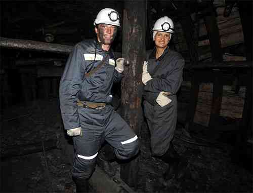 Андрей Пятов с женой спустились в шахту