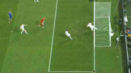 Однако! Арбитр, не заметивший гол Девича на Евро-2012, повышен в классе