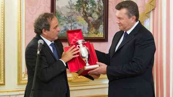 Янукович объяснил США нежелание идти в ЕС скандальным матчем с Англией на ЕВРО-2012