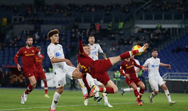 Рома одержала победу над Лечче и прошла в четвертьфинал Кубка Италии