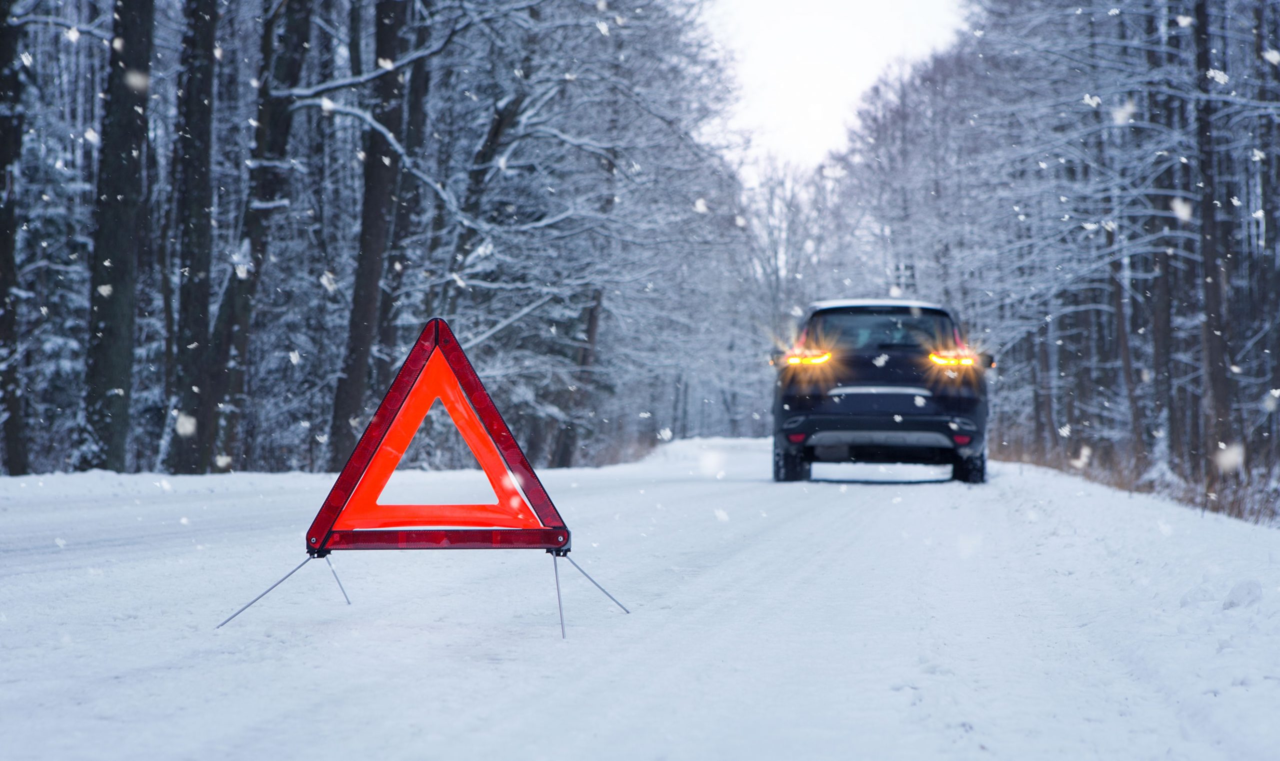 Как избежать ДТП на зимней дороге: простые правила от инструкторов