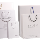 Ламинированные бумажные пакеты с логотипом: Эстетика и эффективность в мире брендинга